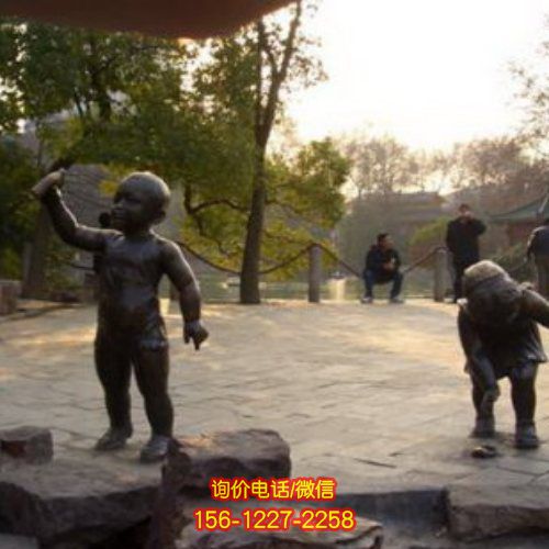 玻璃鋼人物雕塑，為廣場(chǎng)增添靈動(dòng)之美