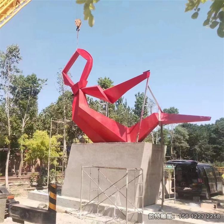 不銹鋼紅領(lǐng)巾雕塑 校園文化廣場的標志 不銹鋼紅領(lǐng)巾雕塑 校園文化廣場的標志